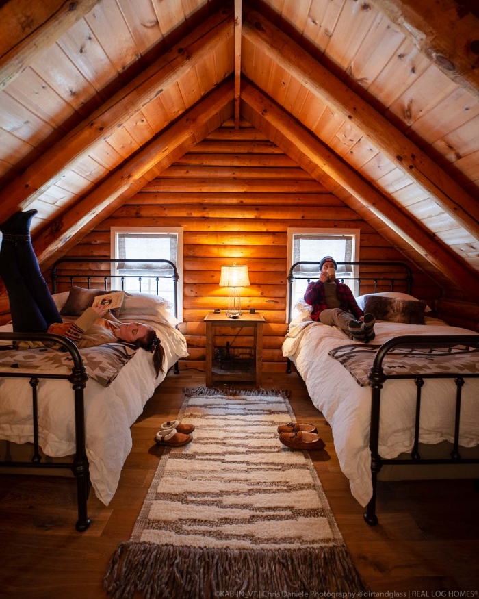 [KAB-IN] Vermont - Renovated 1972 Real Log Homes Rental Cabin