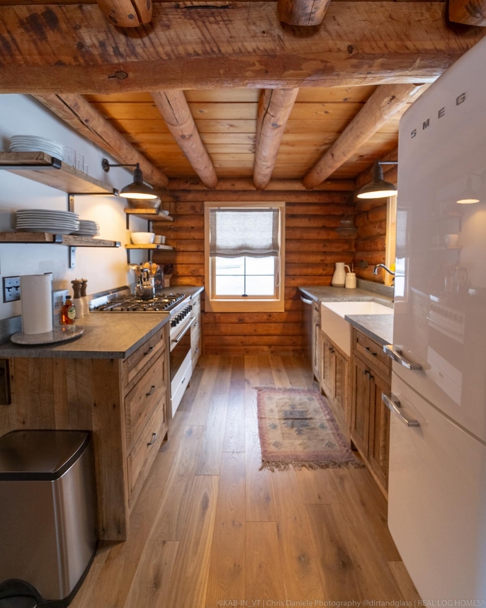[KAB-IN] Vermont - Renovated 1972 Real Log Homes Cabin