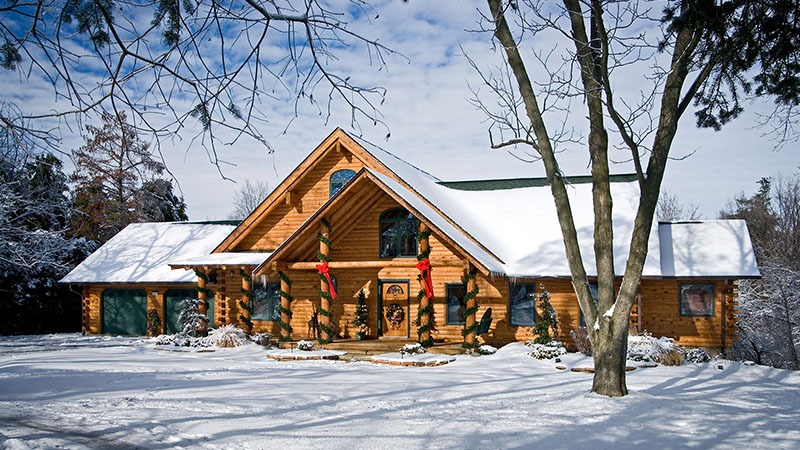 Illinois Log Home Brings Real Log Style to Christmas Decorating ...